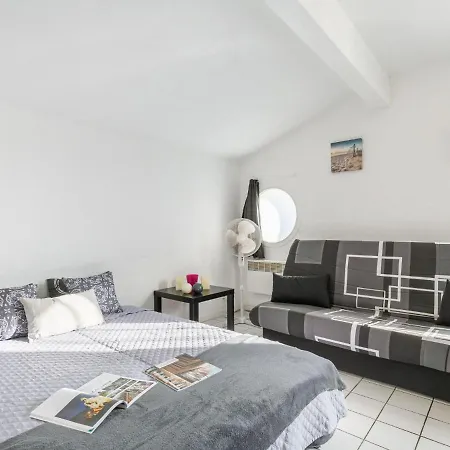 펜션 Res De La Paix By Interhome 미미장플라즈